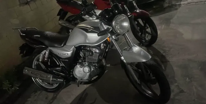 Vende-se Moto Suzuki GSR 125