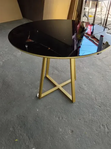 Mesa de jantar vidro ( feita sob encomenda)