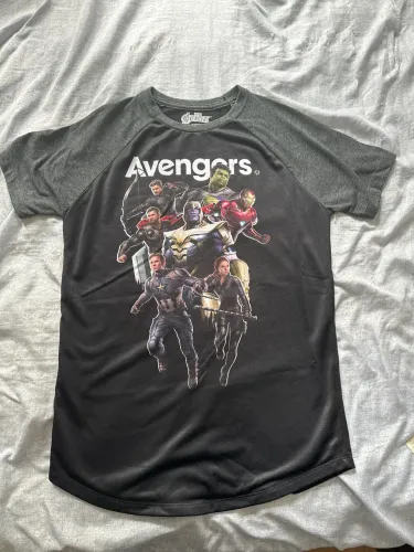 Camiseta teen Marvel TAM 14 cinza e preta 