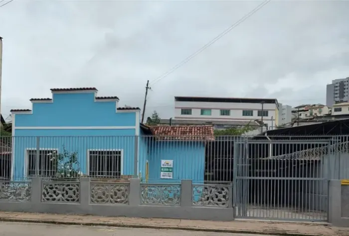 Casa Térrea - 2 quartos - 5 Vagas - 3 quintais - São Sebastião - Conselheiro Lafaiete