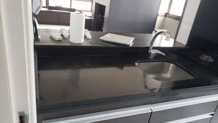 Armário Planejado de Cozinha com Granito, Cuba Inox e Torneira - 193 cm