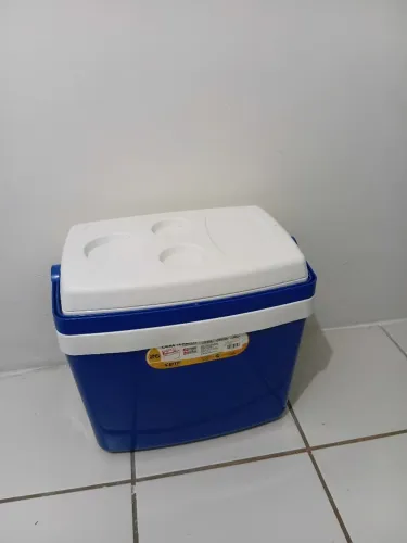 Cooler nunca usado