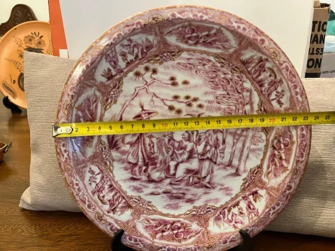 Prato em Porcelana Chinesa Antigo com detalhes dourados