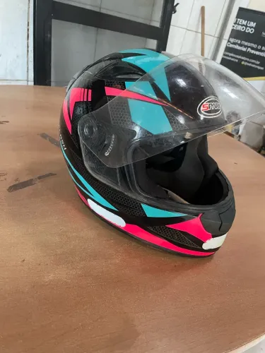 Capacete top