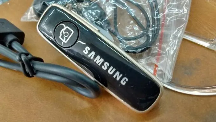Fone de Ouvido preto Bluethoot para atendimento celular