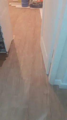 Mao de obra especializada em piso vinilico e laminado. 21 anos de experiência 