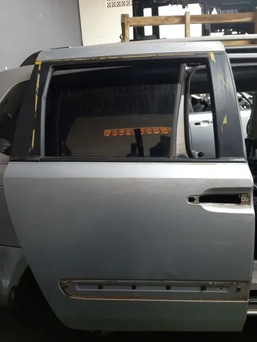 Porta Kia Carnival 2006 traseira esquerda