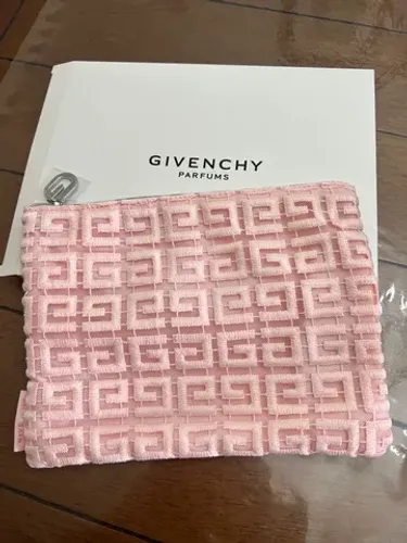 Necessarie renda Givenchy Parfums exclusiva 