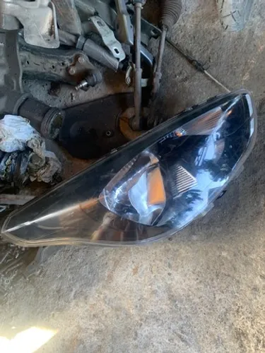 W par de farois do Ford Ka 2020