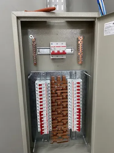 Serviços eletricista e estalador 