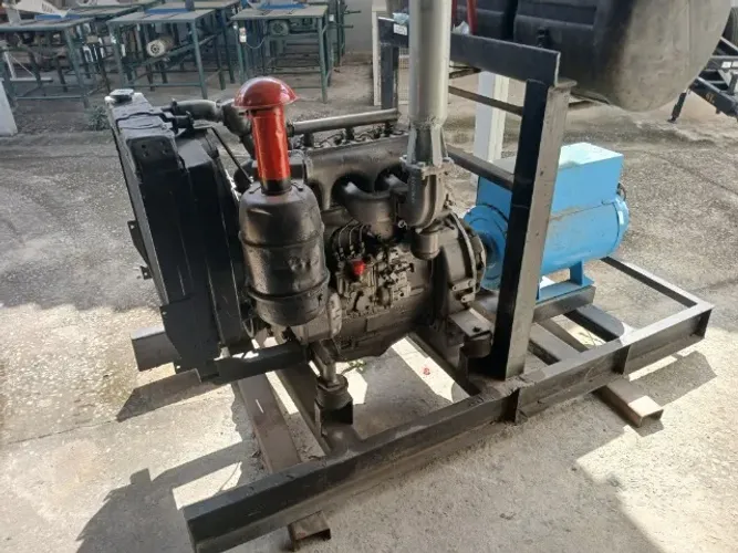 Grupo Gerador de 36 KVA nominal 40 KVA Standby motor MWM usado. Gerador Kohlbach trifásic