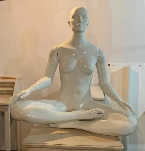 Manequim postura de yoga
