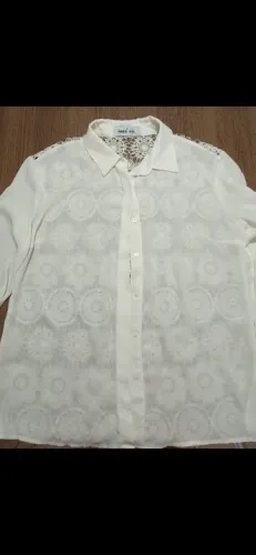 Camisa social de crepe com guipir