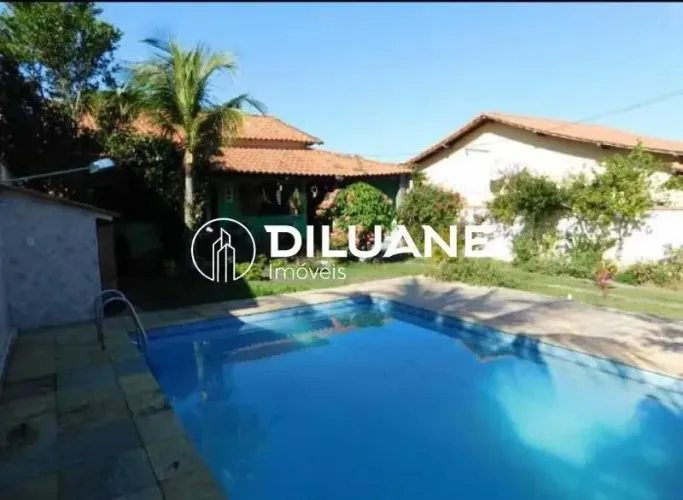 INCRÍVEL CASA DE 4 QUARTOS COM PISCINA E CHURRASQUEIRA PRÓXIMO A PRAIA DE ITAIPUAÇU !