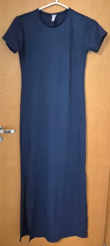 Vestido canelado com manga