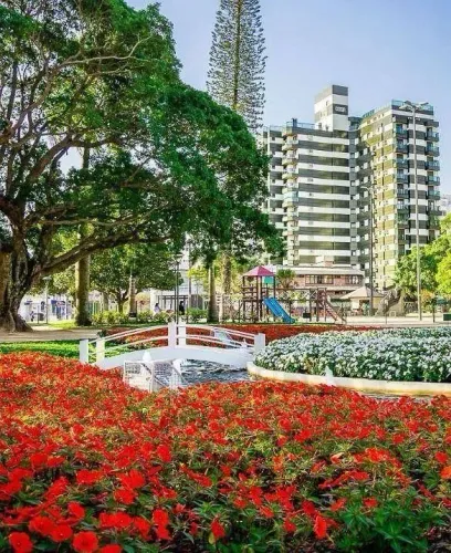 À venda no Centro de Florianópolis! 94 m², 3 quartos, sacada e 1 vaga de garagem.