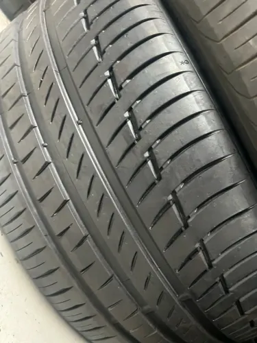 Pneu 275/35/22 Continental