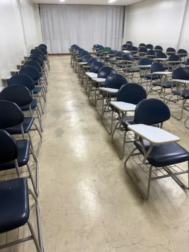 Cadeiras Universitárias com Prancheta
