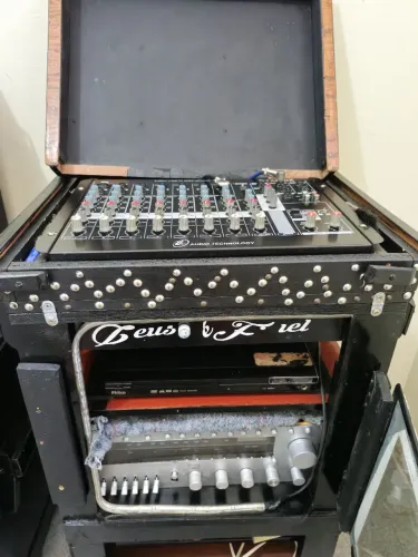 Vende_ se Som e mesa de som completa 