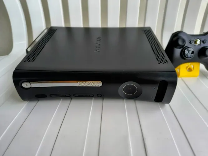 Xbox 360 - Console Clássico + Controle Original