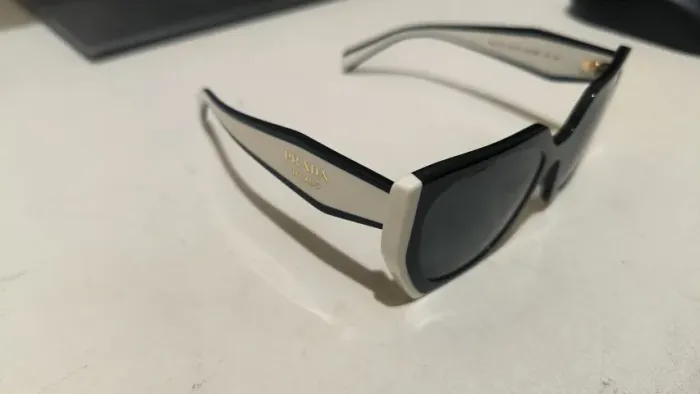 Oculos prada miliano 