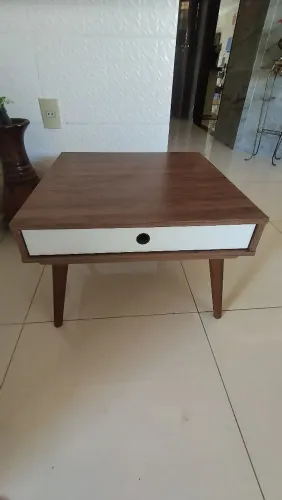 Mesa de Centro Moderna - Linda e Bem Conservada!