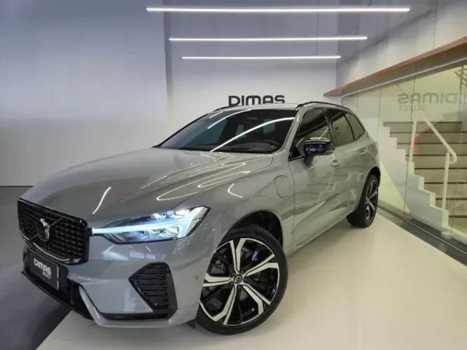 Volvo XC-60 T-8 Ultra Dark 2.0 AWD (híbrido) 2025