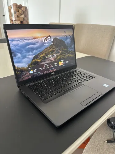 Notebook Dell Latitude 5400 - Intel Core I7 vPro 8th Gen - 16GB de RAM - HD 250GB. 