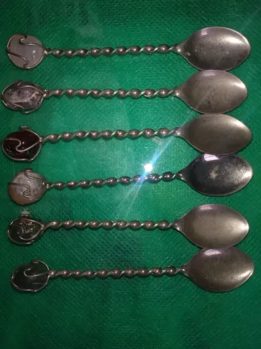 Colheres de prata decorativas retro