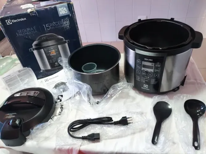 Panela de Pressão Elétrica Electrolux Rita Lobo