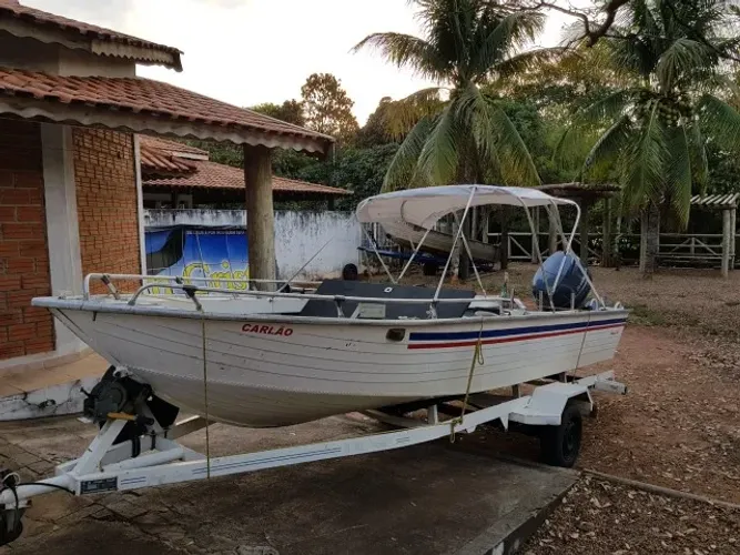 VENDE-SE LANCHA MARAJO 19 PES MOTOR 90HP 