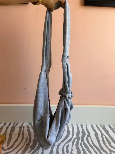 Bolsa canguru reversível cinza Furry Fido Classic Pet Sling. 