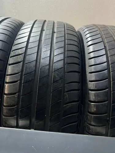 Pneu Michelin 215/65/17 90 % Vida util.