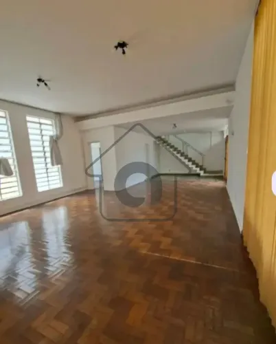 Casa para locação de alto padrão na Vila Mariana, São Paulo-SP: 3 quartos, 1 suíte, 2 vaga
