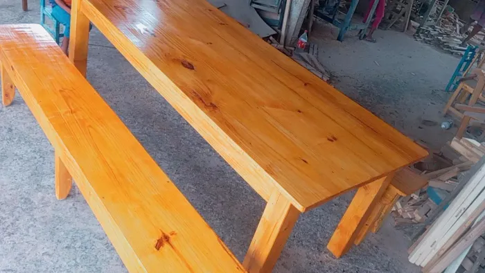 Mesa com banco em madeira