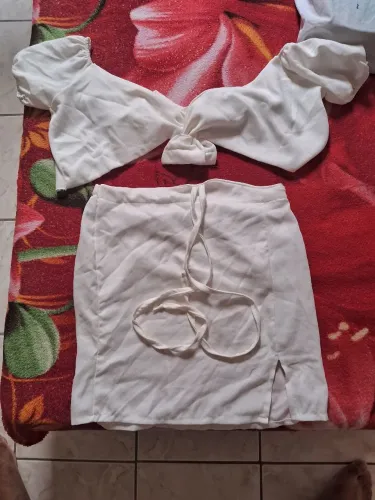 Conjunto Top Asa borboleta e Saia Branca