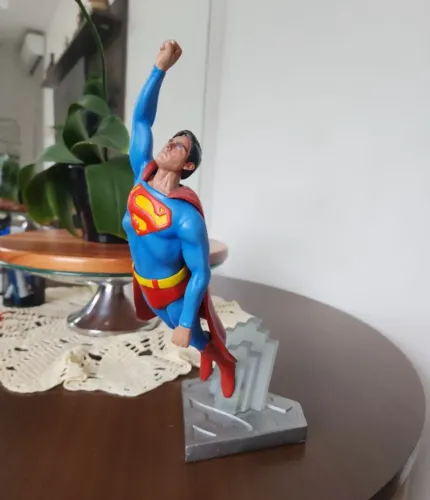 Superman Voando Estátua 35cm Christopher Reeve