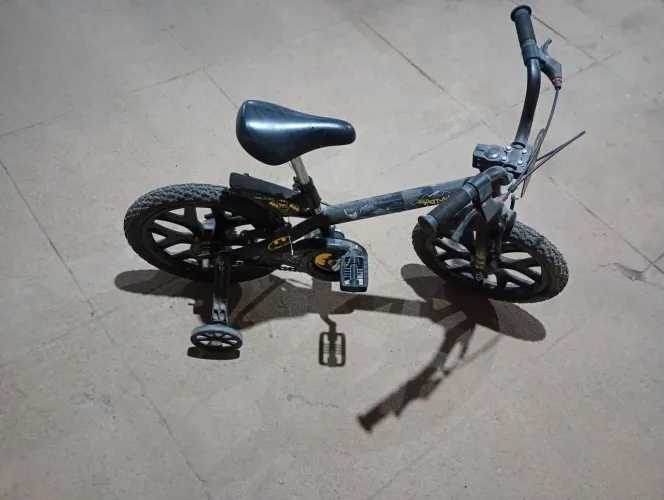 Bicicleta infantil do Batman