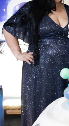 Vestido de festa plus size azul escuro com brilho