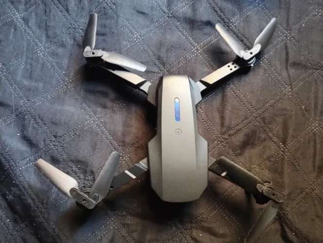 Mini drone e525