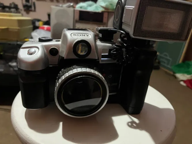 Câmera Sony SL-2000 com Flash