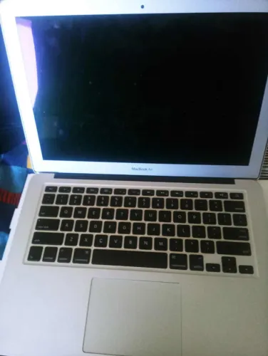 Macbook Air A1369 usado - para peças ou reparo.