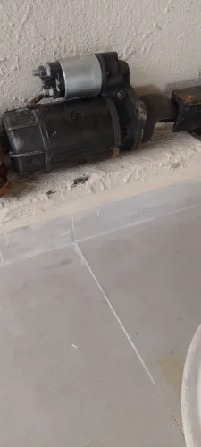Vendo um motor de partida do Mercedes jf
