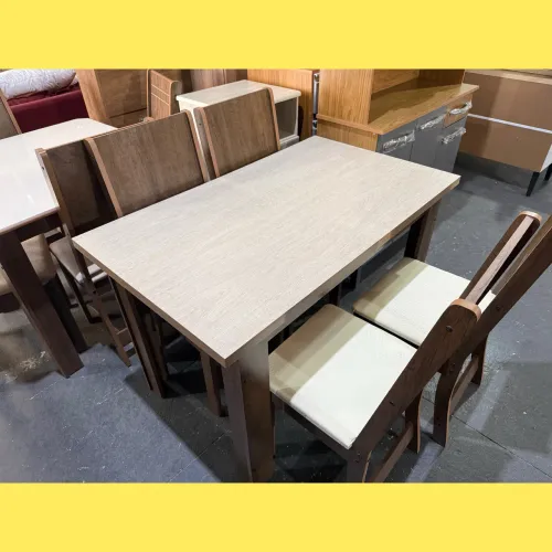 Mesa com 4 cadeiras - entrego hoje