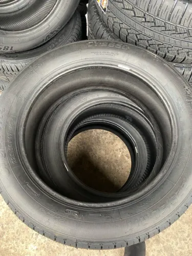 Pneus 225/50 R17 Crystone remolde com borracha vipal