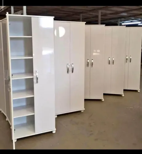 Armario Multiuso com porta
