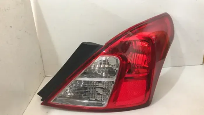 Lanterna Nissan Versa 19041669
