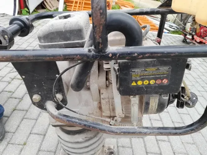 Compactadora de solo tipo sapo TOYAMA TTR80X