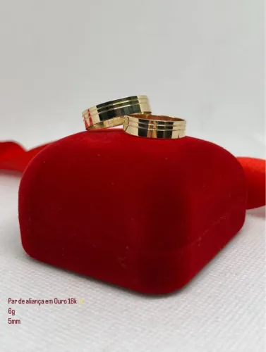 Alianças de Ouro 18k - Elegância e Sofisticação