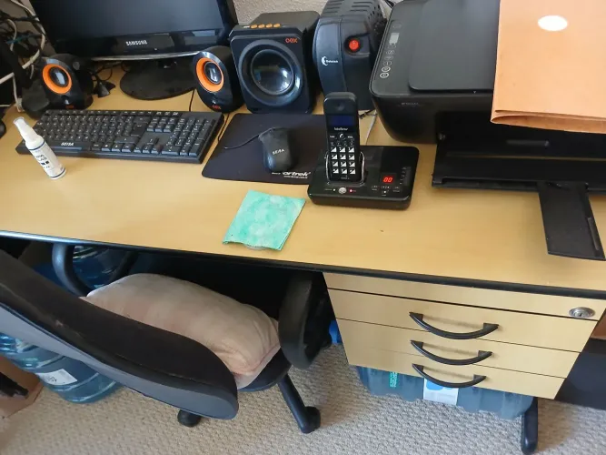 Mesa de escritório bege clara